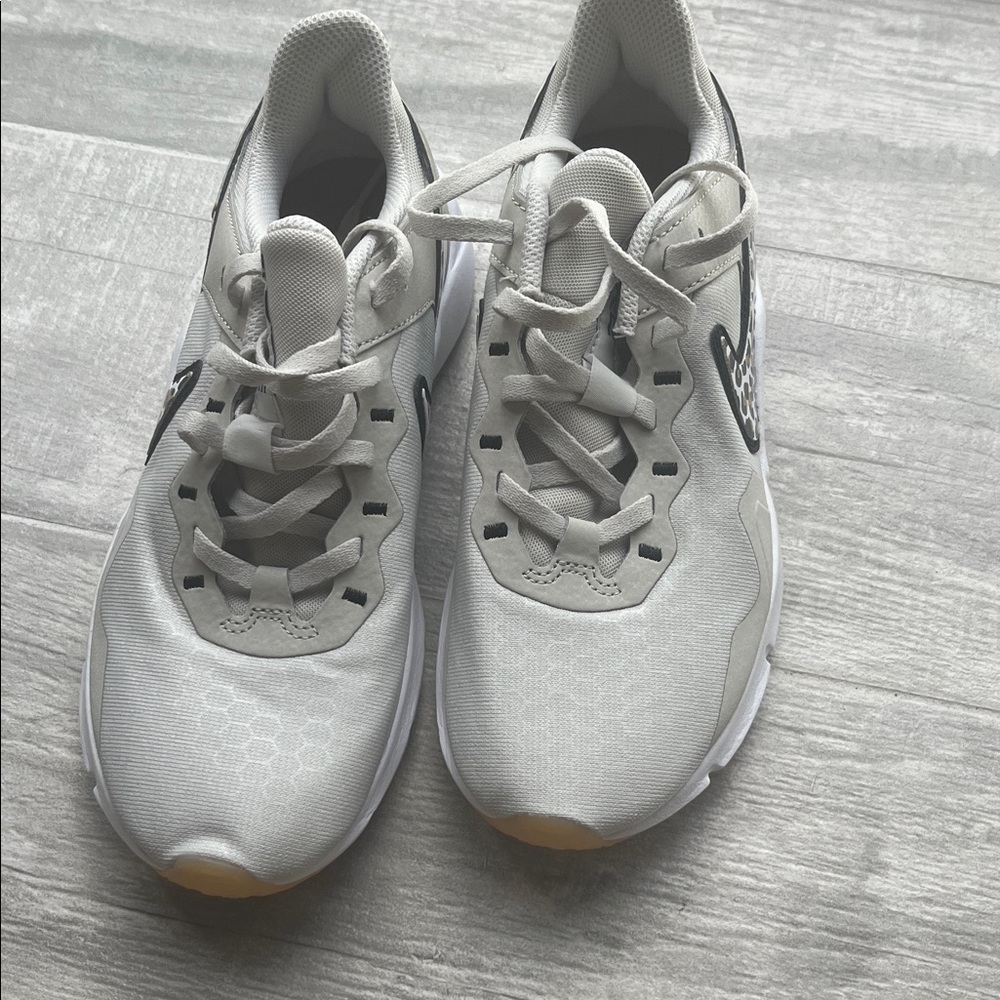 Nike Cream and Leopard Essential 2 Women’s Sneakers - Picture 3 of 4